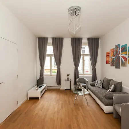 Designer Apartment *
